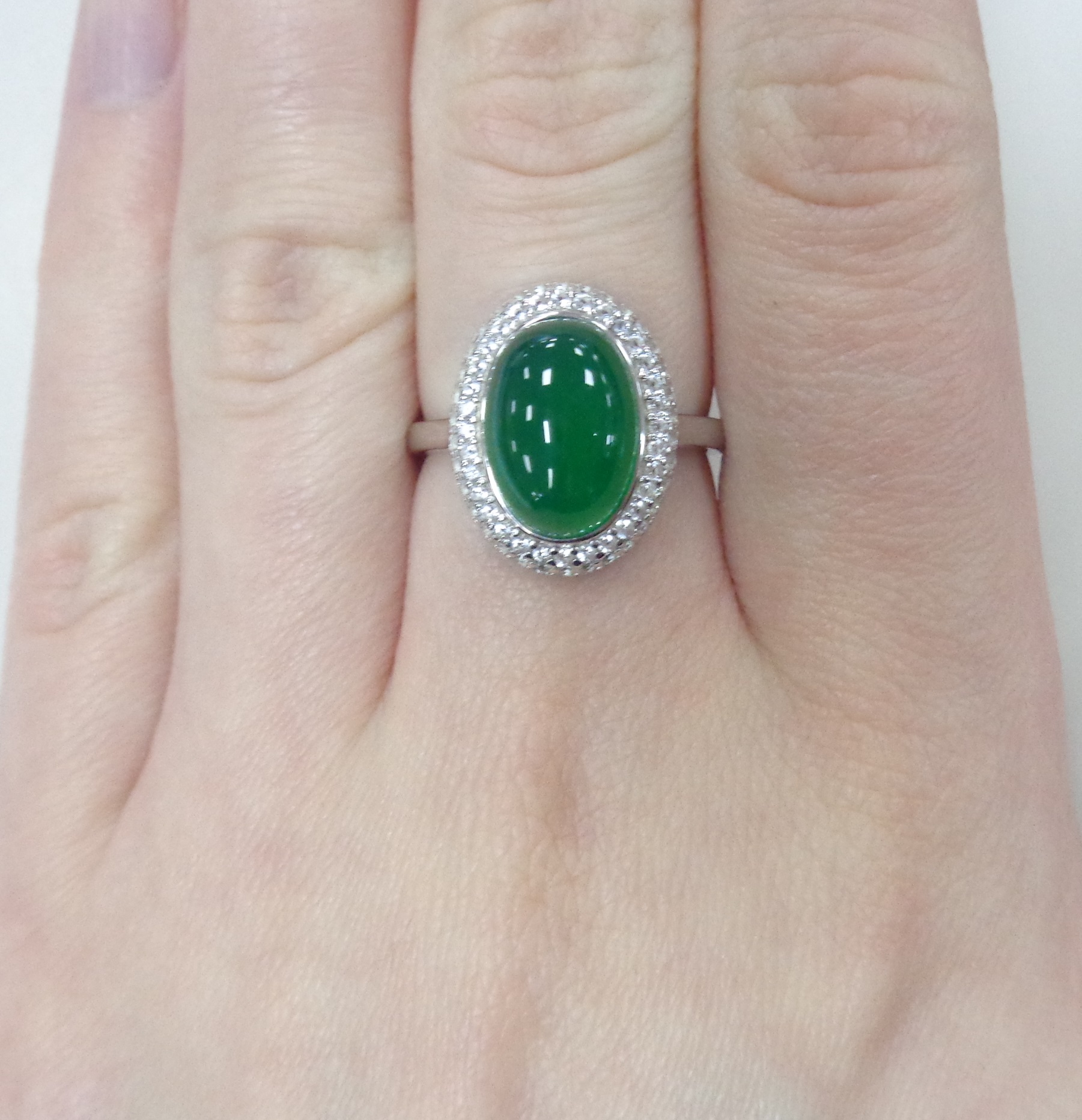 Серебряное кольцо с зеленым халцедоном